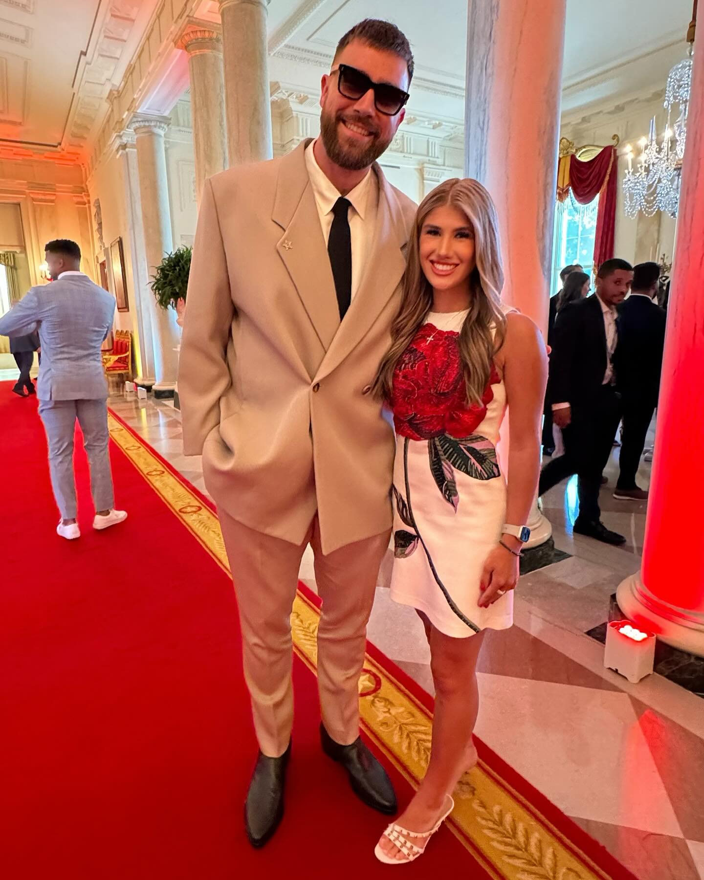 Chiefs heiress Ava Hunt poses with Travis Kelce, Patrick Mahomes at White House after high school graduation